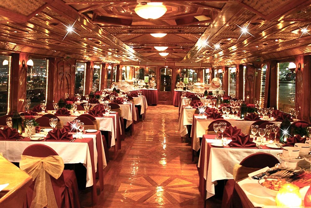dubai canal dhow cruise
