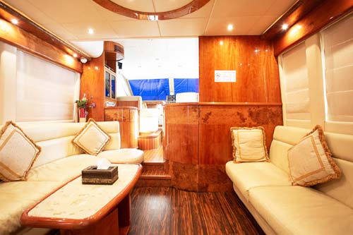 yacht rental in dubai